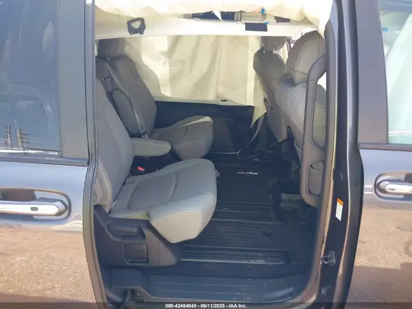5TDYRKEC5SS256142 2025 TOYOTA SIENNA - Image 8