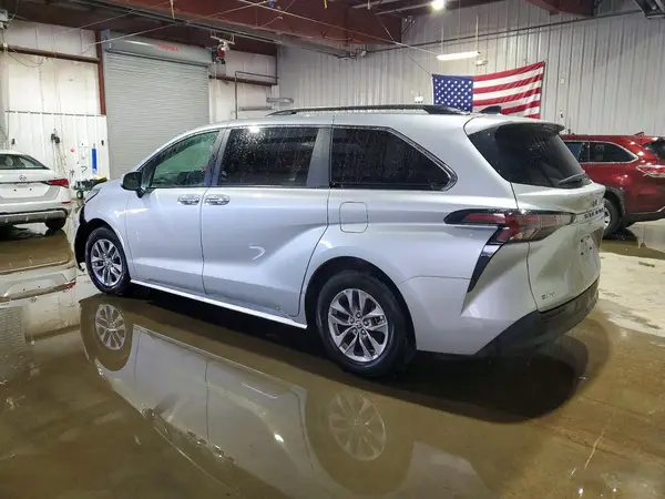 5TDYRKEC5SS261048 2025 TOYOTA SIENNA - Image 2