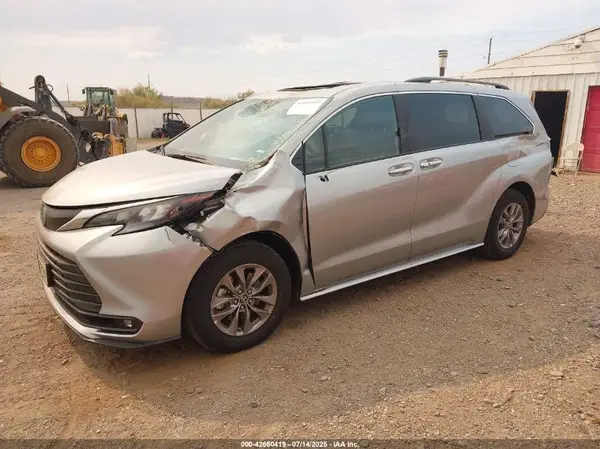 5TDYRKEC5SS261146 2025 TOYOTA SIENNA - Image 2