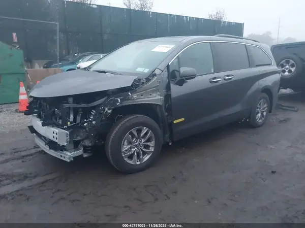 5TDYRKEC5SS275502 2025 TOYOTA SIENNA - Image 2