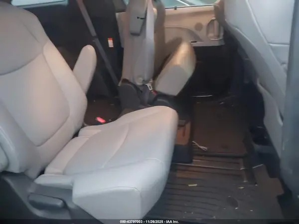 5TDYRKEC5SS275502 2025 TOYOTA SIENNA - Image 8