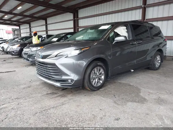 5TDYRKEC5SS276844 2025 TOYOTA SIENNA - Image 2