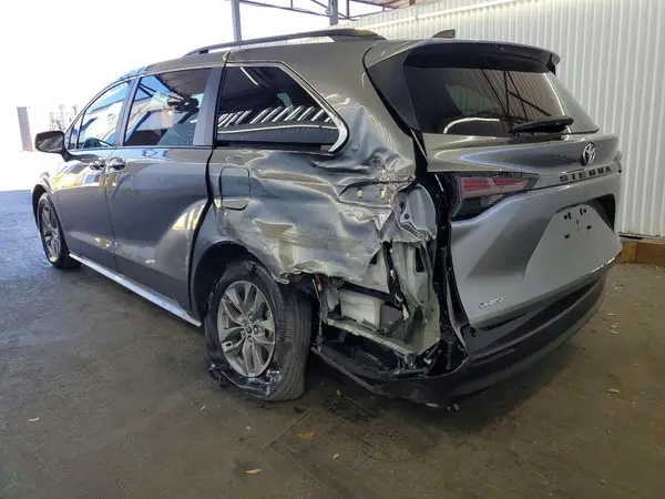 5TDYRKEC5TS295945 2026 TOYOTA SIENNA - Image 2