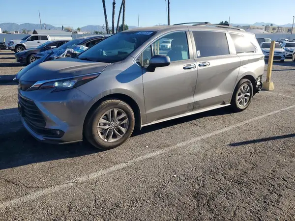 5TDYRKEC5TS300996 2026 TOYOTA SIENNA - Image 1