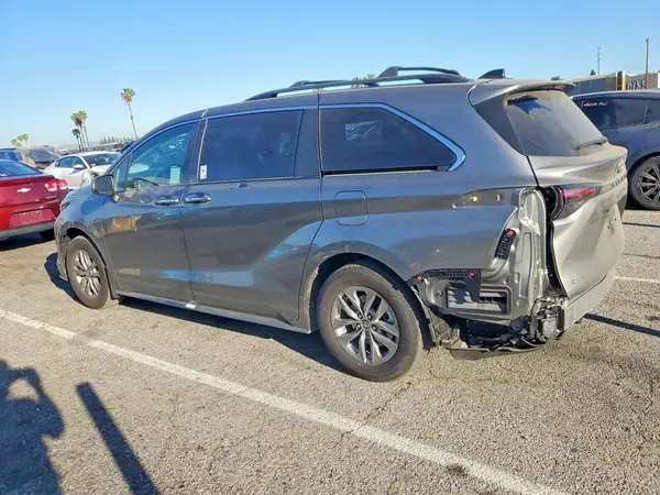 5TDYRKEC5TS300996 2026 TOYOTA SIENNA - Image 2