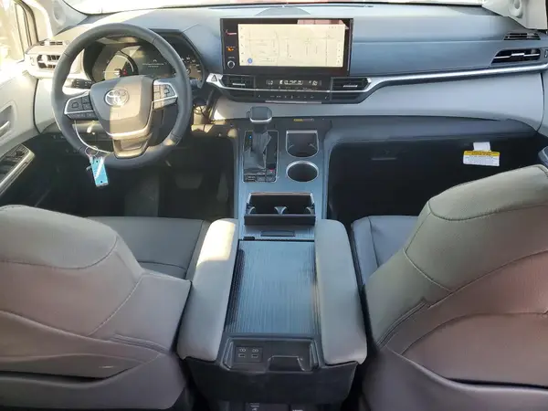 5TDYRKEC5TS300996 2026 TOYOTA SIENNA - Image 8
