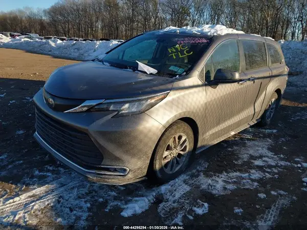 5TDYRKEC6MS012714 2021 TOYOTA SIENNA - Image 2
