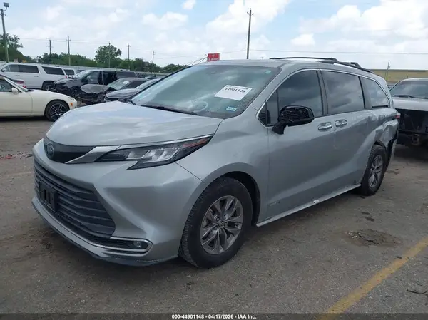 5TDYRKEC6MS025835 2021 TOYOTA SIENNA - Image 2