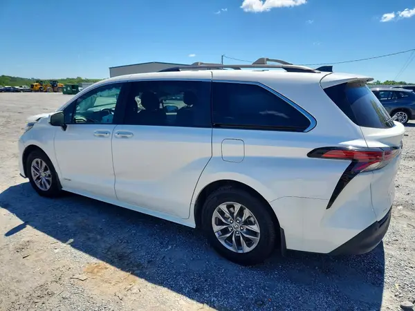 5TDYRKEC6MS026628 2021 TOYOTA SIENNA - Image 2