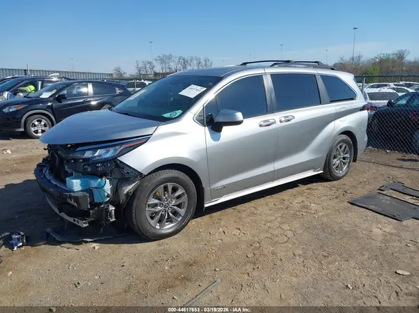 5TDYRKEC6MS028685 2021 TOYOTA SIENNA - Image 2