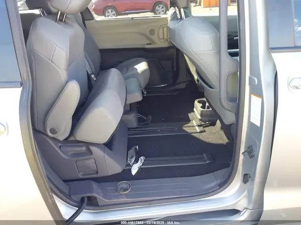5TDYRKEC6MS028685 2021 TOYOTA SIENNA - Image 8