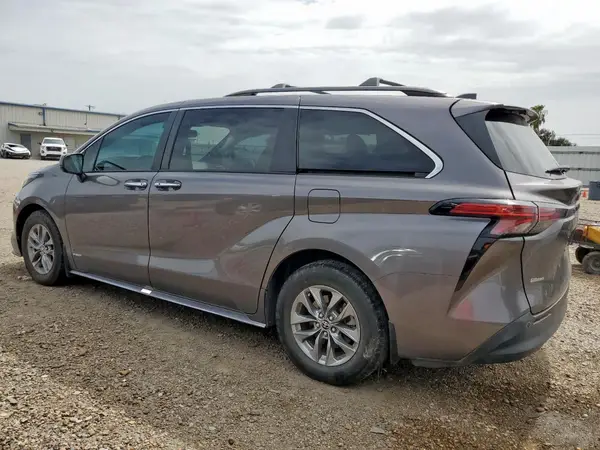 5TDYRKEC6MS028816 2021 TOYOTA SIENNA - Image 2