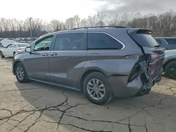 5TDYRKEC6MS033577 2021 TOYOTA SIENNA - Image 2