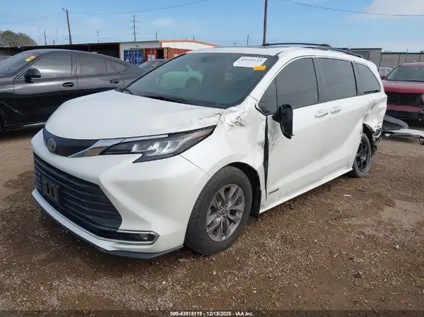 5TDYRKEC6MS037211 2021 TOYOTA SIENNA - Image 2