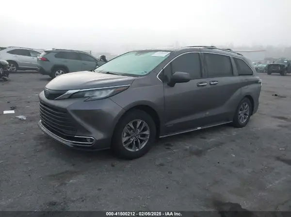 5TDYRKEC6MS048404 2021 TOYOTA SIENNA - Image 2