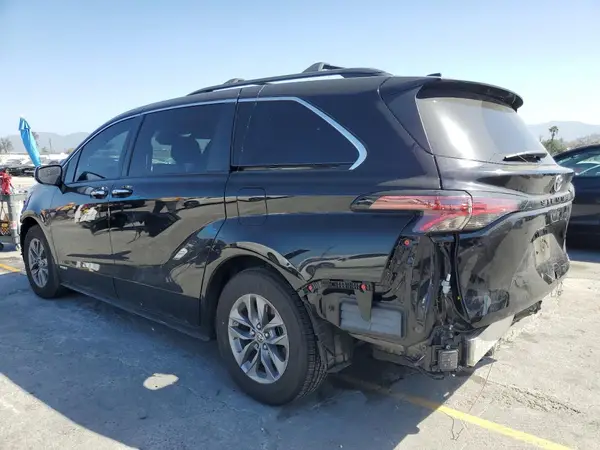 5TDYRKEC6MS057586 2021 TOYOTA SIENNA - Image 2
