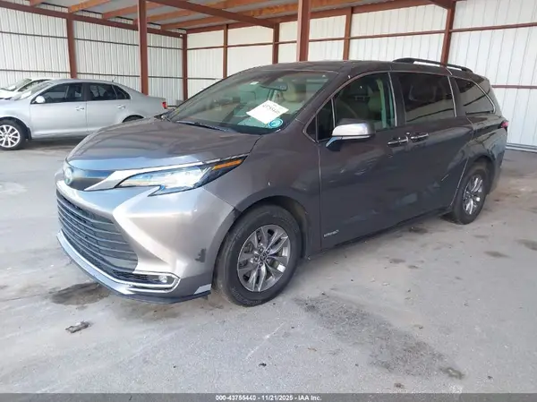 5TDYRKEC6MS062366 2021 TOYOTA SIENNA - Image 2