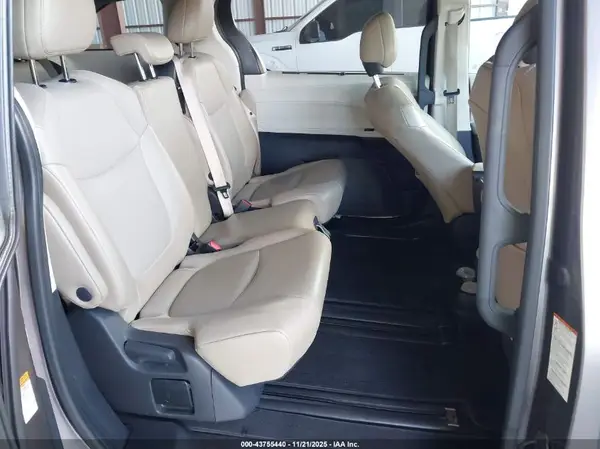 5TDYRKEC6MS062366 2021 TOYOTA SIENNA - Image 8