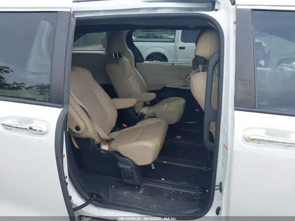 5TDYRKEC6NS082070 2022 TOYOTA SIENNA - Image 8