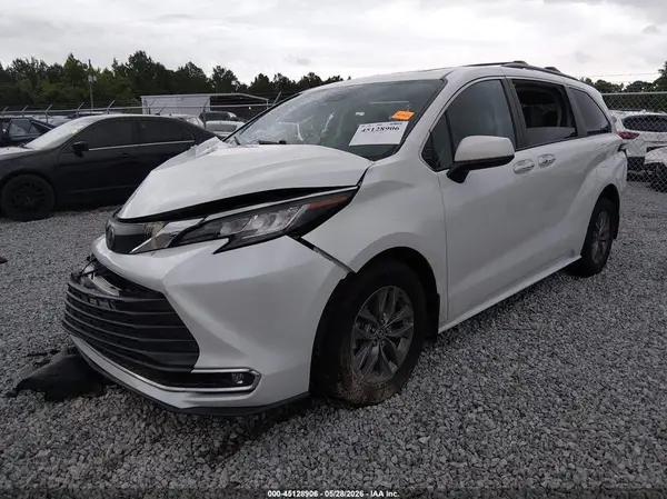5TDYRKEC6NS085244 2022 TOYOTA SIENNA - Image 2