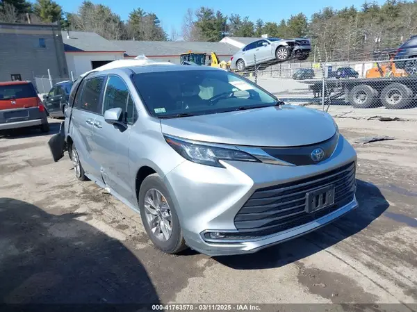 5TDYRKEC6NS085597 2022 TOYOTA SIENNA - Image 1