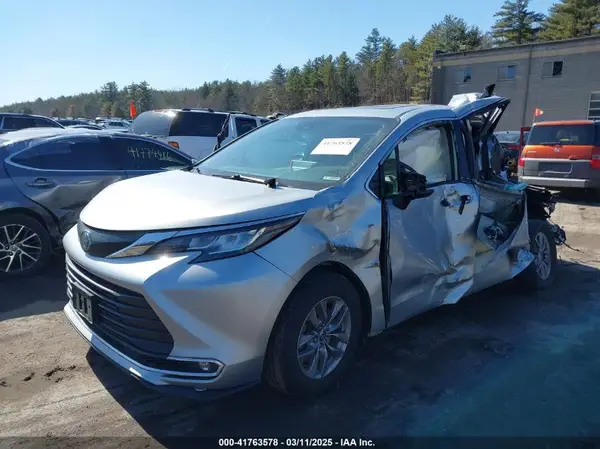 5TDYRKEC6NS085597 2022 TOYOTA SIENNA - Image 2