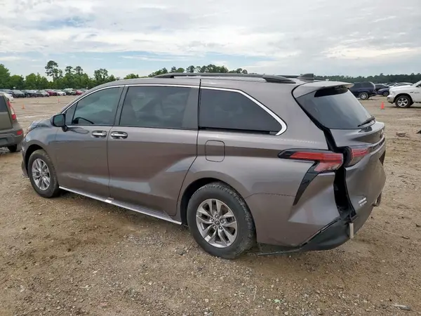 5TDYRKEC6NS090587 2022 TOYOTA SIENNA - Image 2
