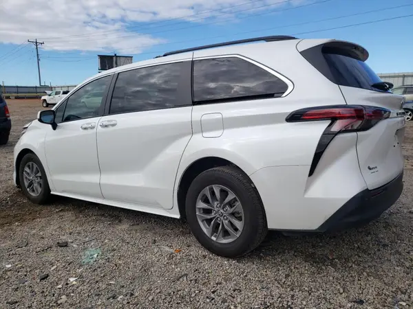 5TDYRKEC6NS091321 2022 TOYOTA SIENNA - Image 2