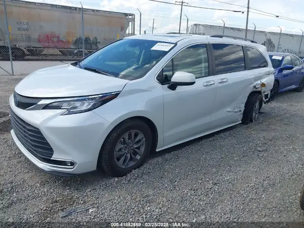 5TDYRKEC6NS096521 2022 TOYOTA SIENNA - Image 2