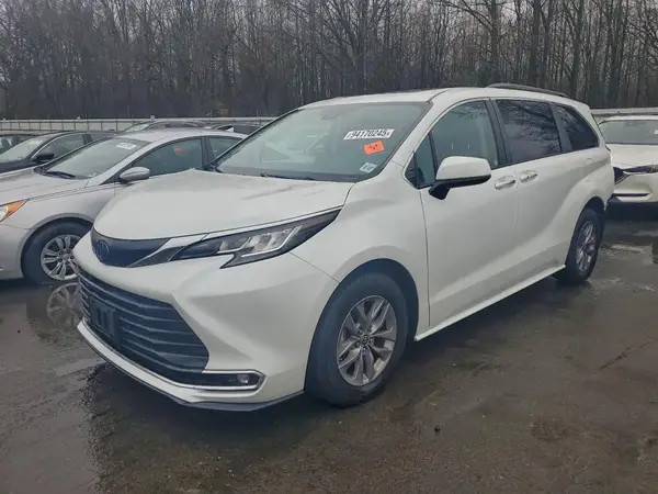 5TDYRKEC6NS097393 2022 TOYOTA SIENNA - Image 1