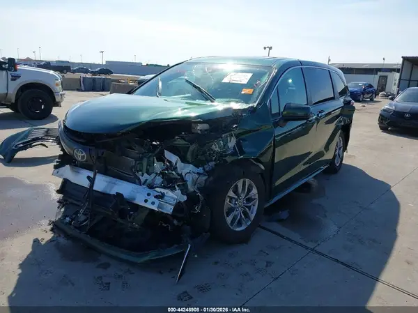 5TDYRKEC6NS100017 2022 TOYOTA SIENNA - Image 2
