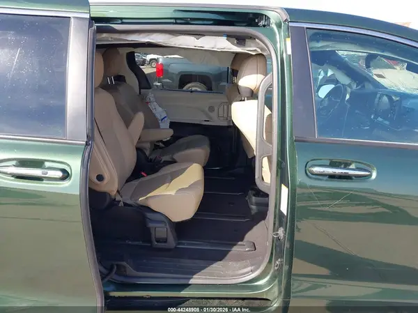 5TDYRKEC6NS100017 2022 TOYOTA SIENNA - Image 8