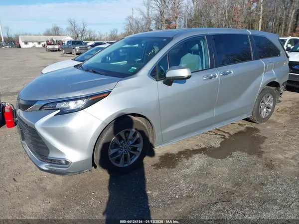 5TDYRKEC6NS105735 2022 TOYOTA SIENNA - Image 2