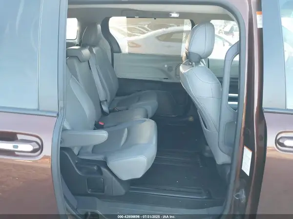 5TDYRKEC6NS107226 2022 TOYOTA SIENNA - Image 8