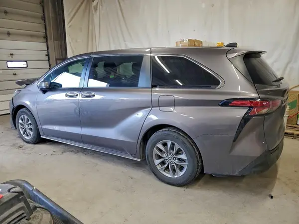 5TDYRKEC6NS109929 2022 TOYOTA SIENNA - Image 2
