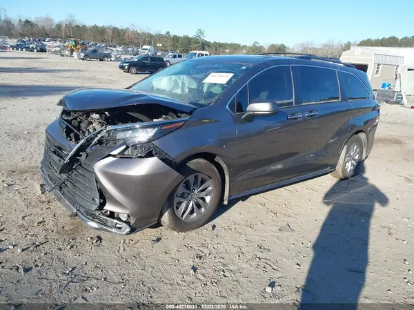 5TDYRKEC6NS117237 2022 TOYOTA SIENNA - Image 2