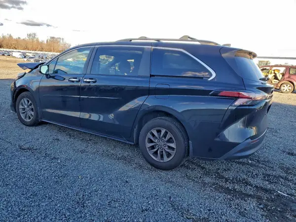 5TDYRKEC6NS119215 2022 TOYOTA SIENNA - Image 2