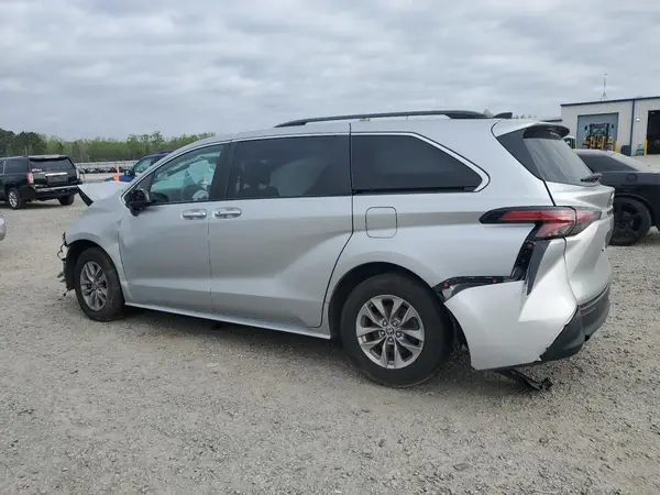 5TDYRKEC6NS120686 2022 TOYOTA SIENNA - Image 2