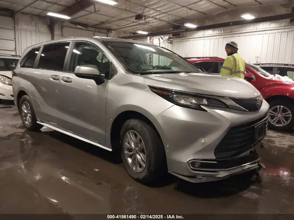 5TDYRKEC6NS126603 2022 TOYOTA SIENNA - Image 1