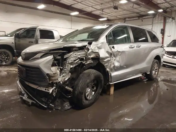 5TDYRKEC6NS126603 2022 TOYOTA SIENNA - Image 2