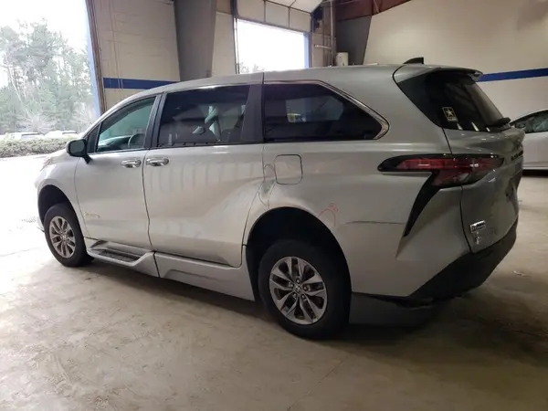 5TDYRKEC6NS129078 2022 TOYOTA SIENNA - Image 2