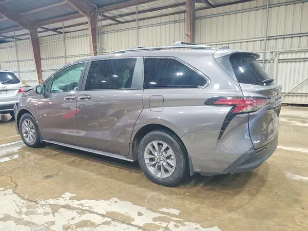 5TDYRKEC6NS130277 2022 TOYOTA SIENNA - Image 2
