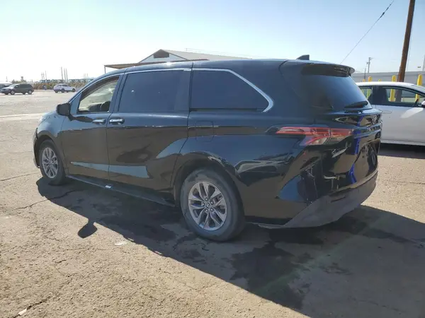 5TDYRKEC6NS130876 2022 TOYOTA SIENNA - Image 2