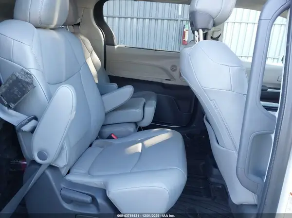 5TDYRKEC6NS136032 2022 TOYOTA SIENNA - Image 8