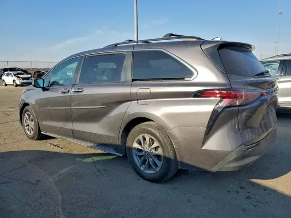 5TDYRKEC6NS136645 2022 TOYOTA SIENNA - Image 2