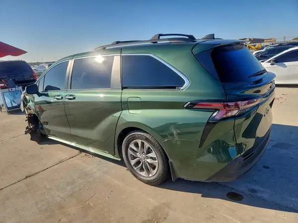 5TDYRKEC6PS147633 2023 TOYOTA SIENNA - Image 2