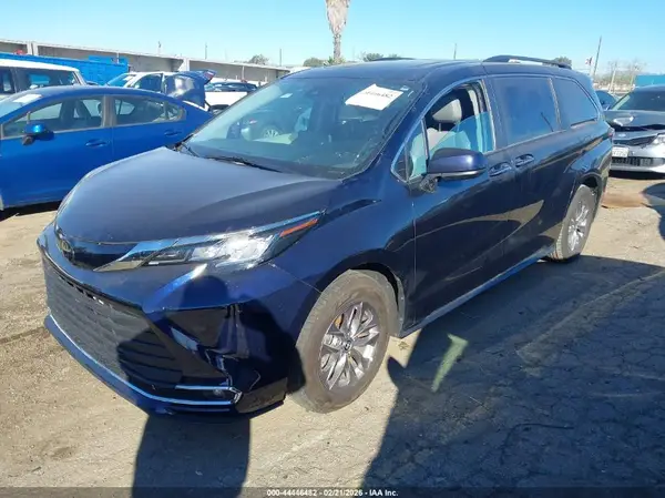 5TDYRKEC6PS15329 2023 TOYOTA SIENNA - Image 2