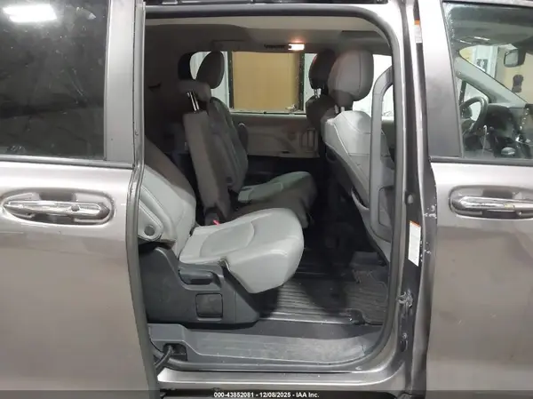 5TDYRKEC6PS165923 2023 TOYOTA SIENNA - Image 8