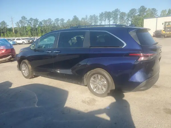 5TDYRKEC6PS172550 2023 TOYOTA SIENNA - Image 2
