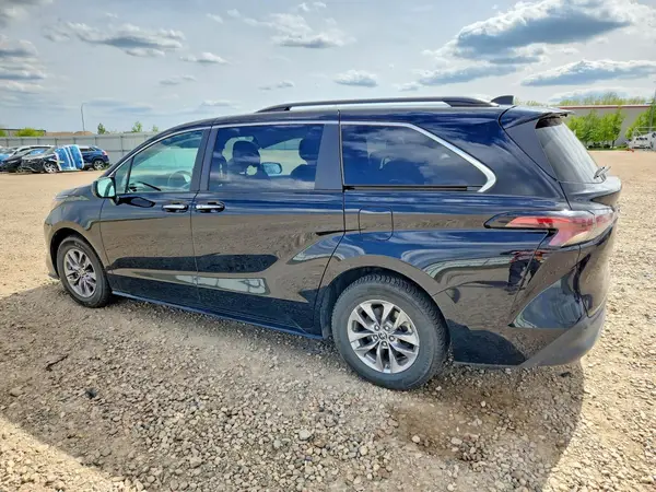 5TDYRKEC6PS173150 2023 TOYOTA SIENNA - Image 2